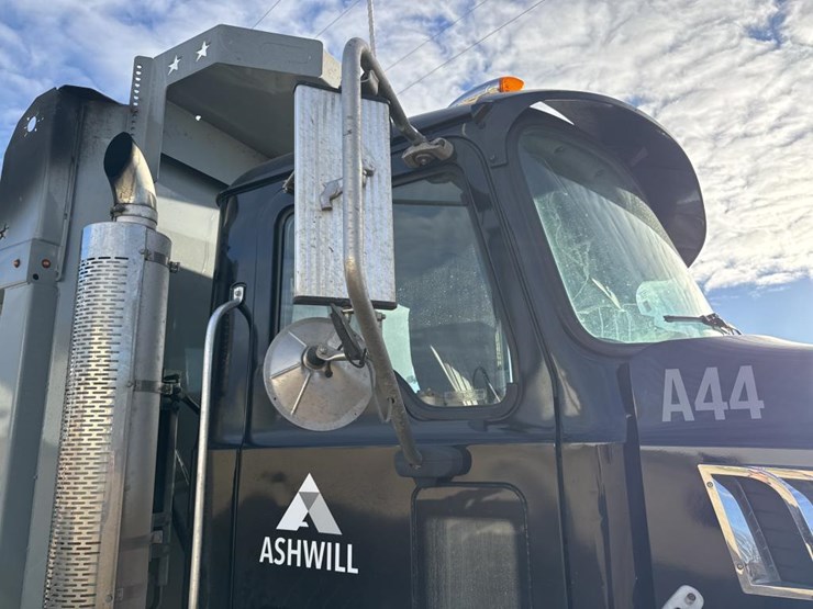 #1463-•-2007-mack-quad-axle-dump-truck-image-18