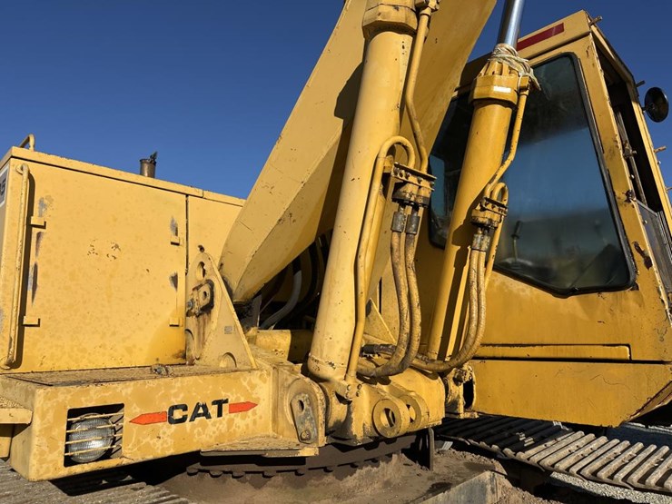caterpillar-235-image-23