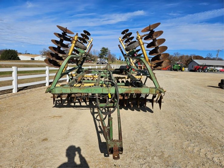 john-deere-230-image-8