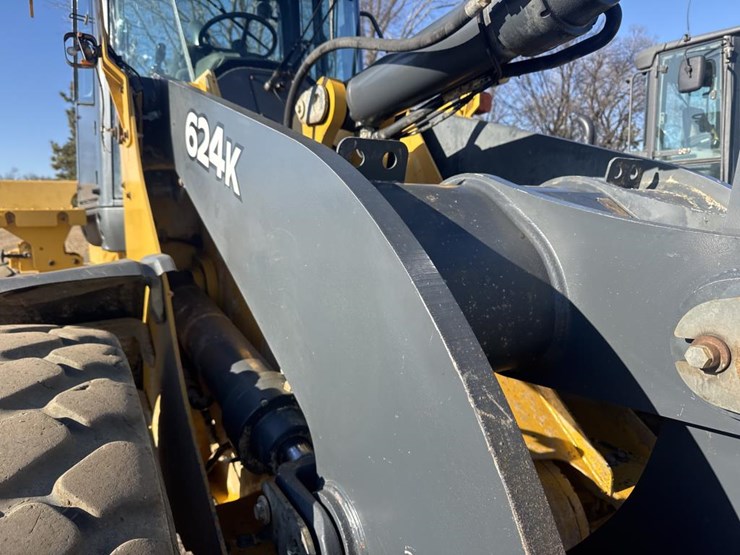 2016-deere-624k-image-28