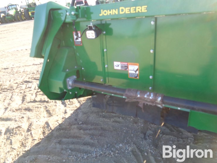 2023-john-deere-c12r-image-10