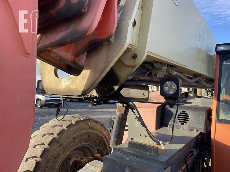 2011-jlg-g10-55a-image-4