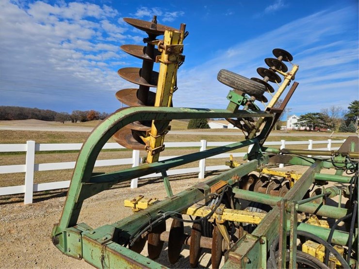 john-deere-230-image-12