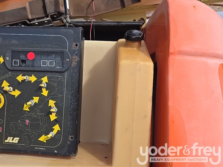 2015-jlg-600aj-image-116