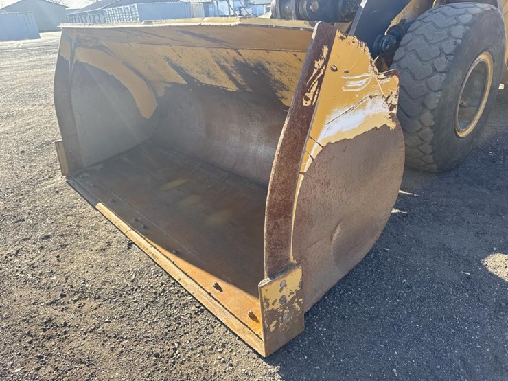 2016-deere-624k-image-21