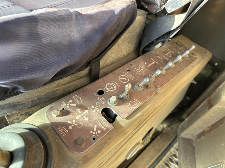 caterpillar-235-image-43