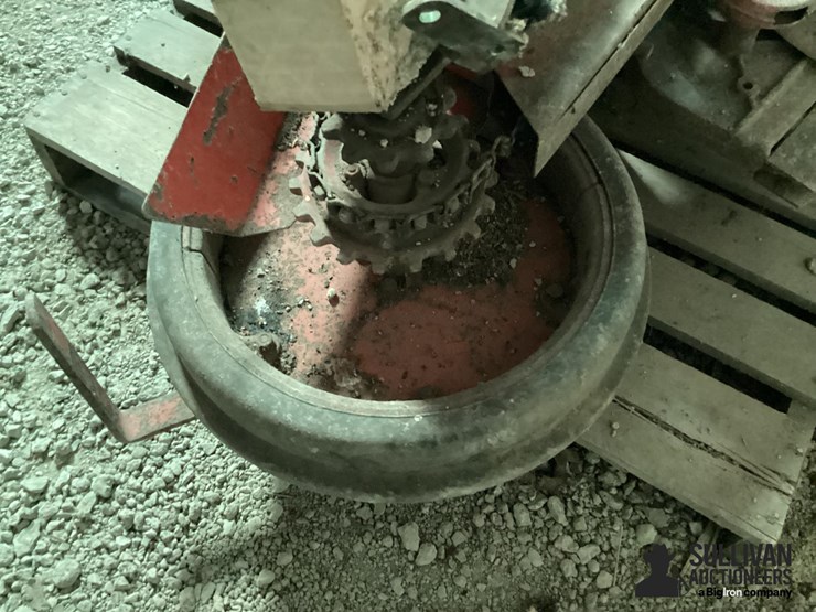 one-row-planter,-tire-&-parts-image-5