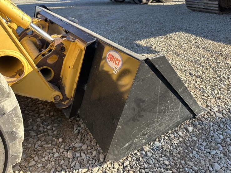 john-deere-240-image-16