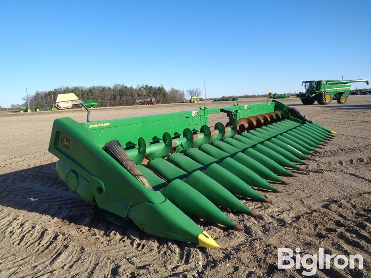 2021-john-deere-c18r-image-3