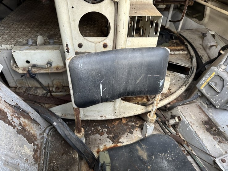 2118-ford-300-image-27