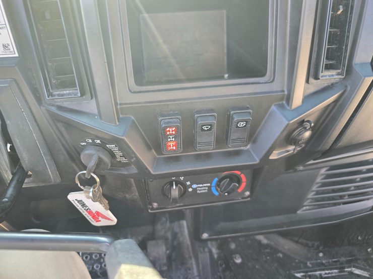 2015-polaris-ranger-crew-image-38