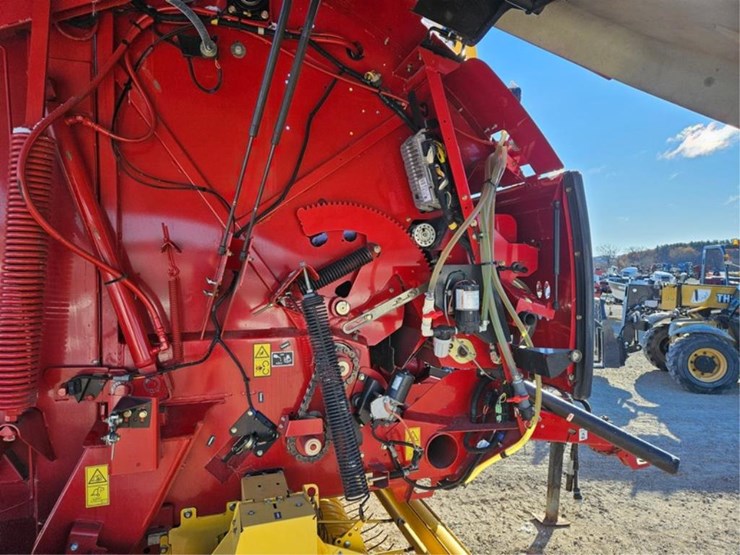 new-holland-roll-belt-560-image-24