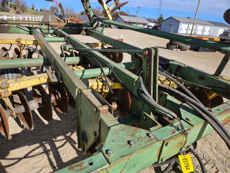 john-deere-230-image-15