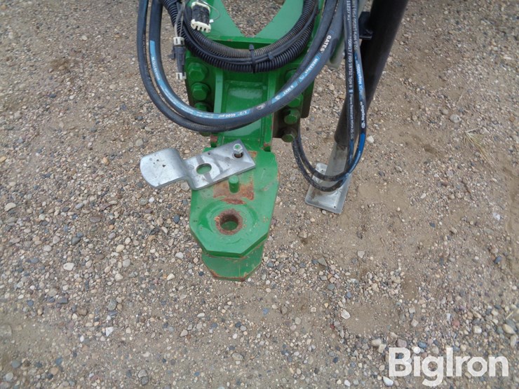 2021-john-deere-560m-image-9