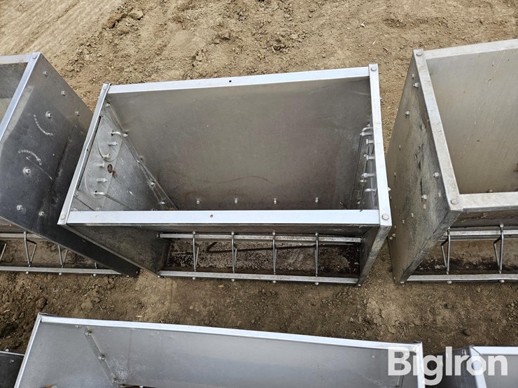 big-husky-&-hog-slat-stainless-steel-nursery-feeders-image-11