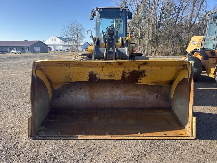 2016-deere-624k-image-2