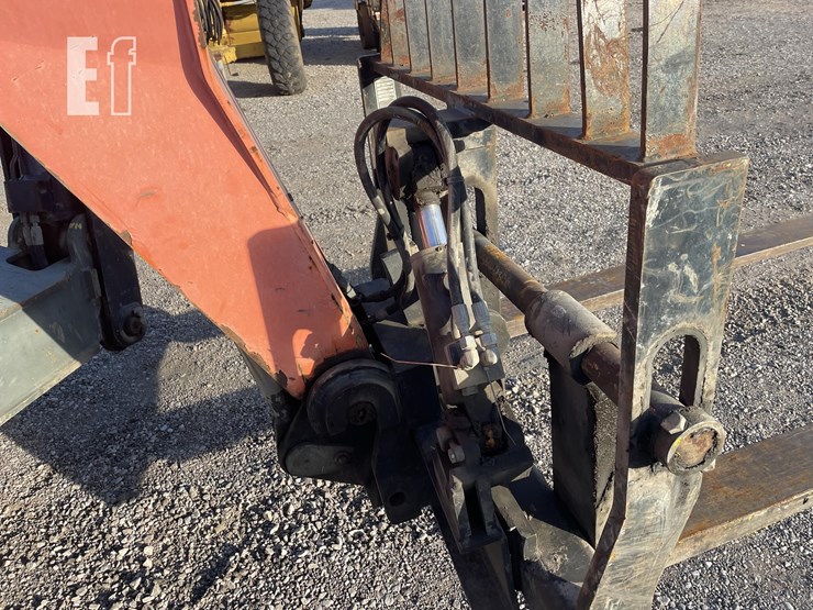 2011-jlg-g10-55a-image-17