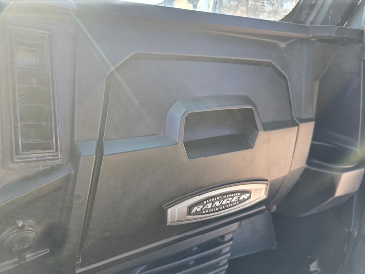 2015-polaris-ranger-crew-image-41