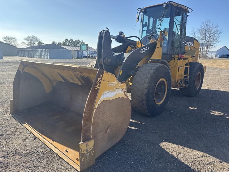 2016-deere-624k-image-1