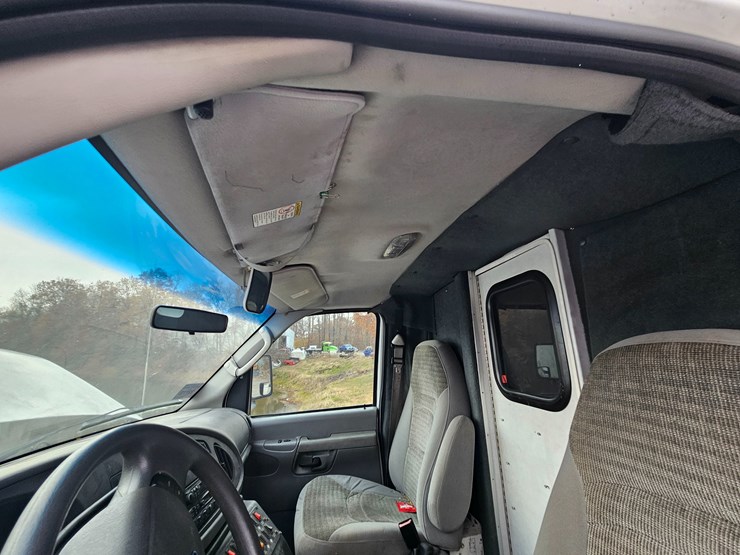 #22778-•-2003-ford-econoline-van-ambulance-image-36