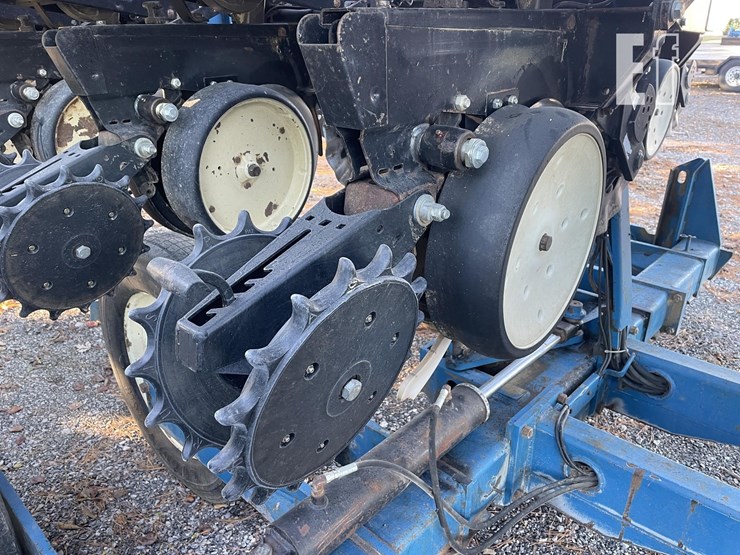 1997-kinze-2600-image-21