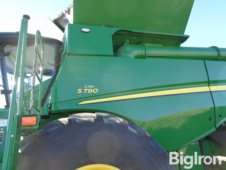 2023-john-deere-s790-image-17