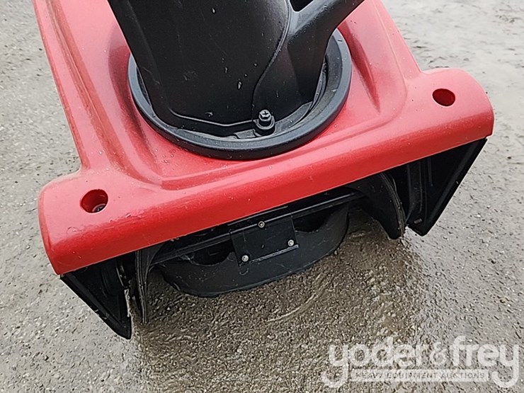 toro-power-clear-21"-snow-blower-image-7