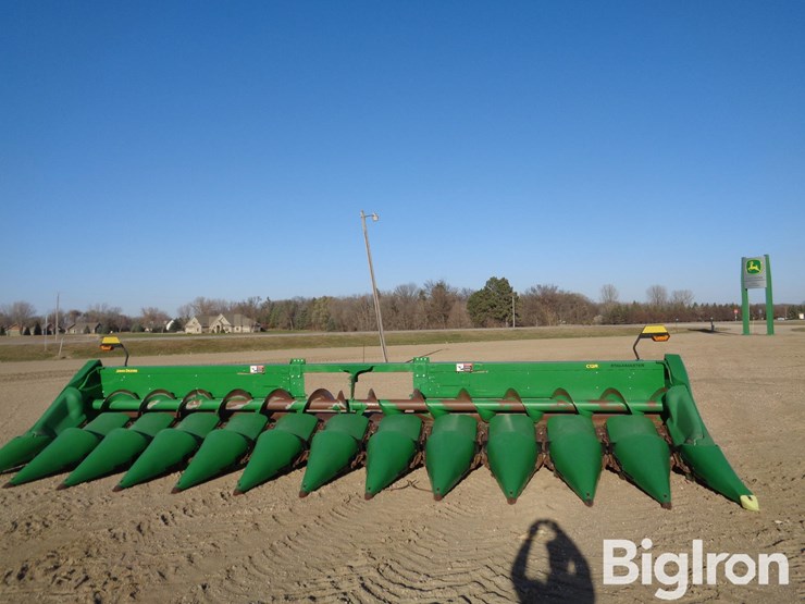 2023-john-deere-c12r-image-2