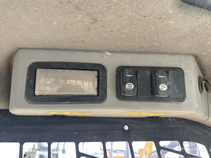 caterpillar-239d-image-36