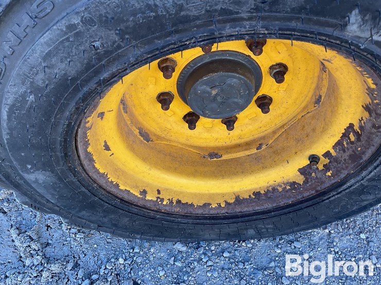 2015-new-holland-l225-image-12