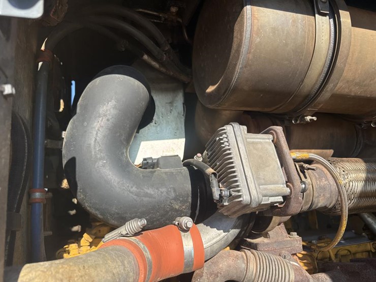 2016-deere-624k-image-43