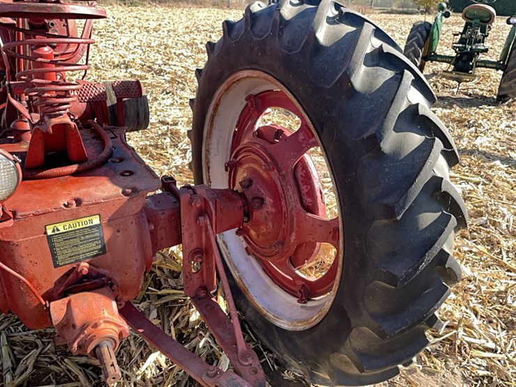 ih-farmall-h-tractor-image-17