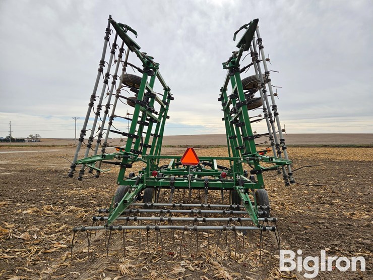 great-plains-series-vii-27'-wide-field-cultivator-image-6