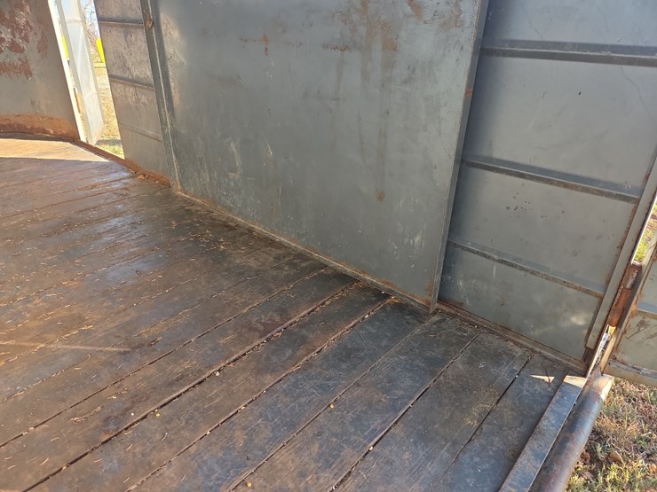 16'-ponderosa-livestock-trailer-image-33
