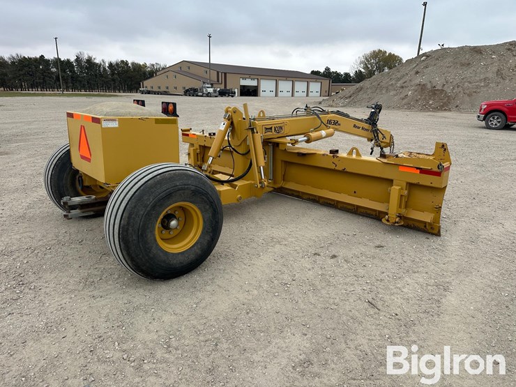 2016-landoll-1632rs-pull-type-grader/blade-image-5