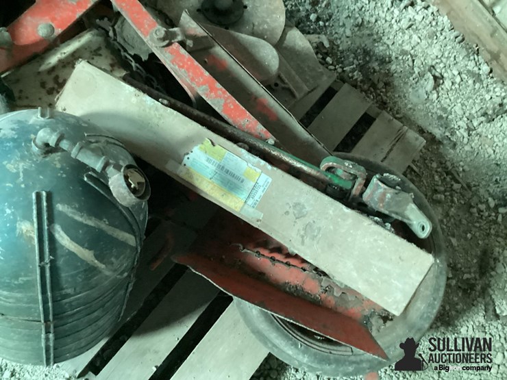 one-row-planter,-tire-&-parts-image-4