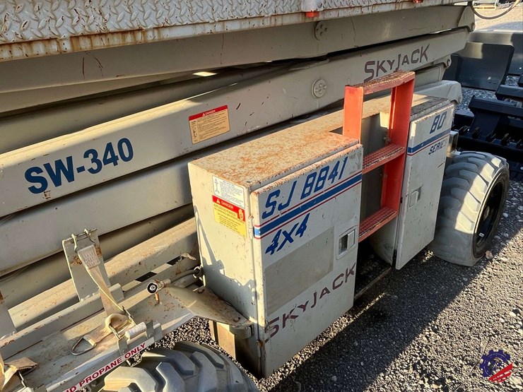 1999-skyjack-sj8841-/-41’-scissor-lift-image-13