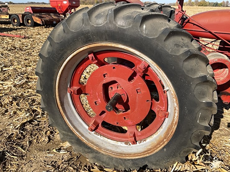 ih-farmall-h-tractor-image-12