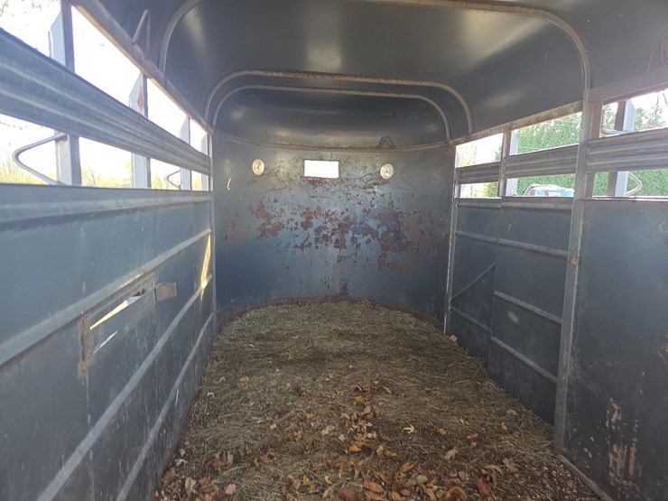 16'-ponderosa-livestock-trailer-image-10