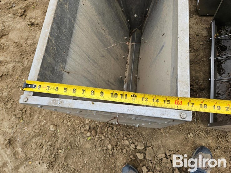 big-husky-&-hog-slat-stainless-steel-nursery-feeders-image-18