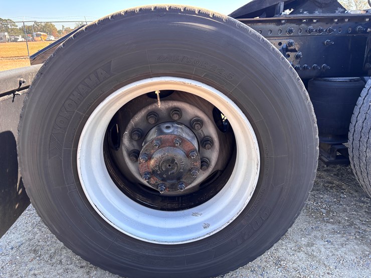 #16202-•-2015-volvo-image-10