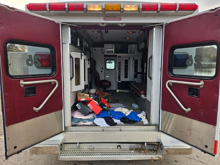 #22778-•-2003-ford-econoline-van-ambulance-image-49