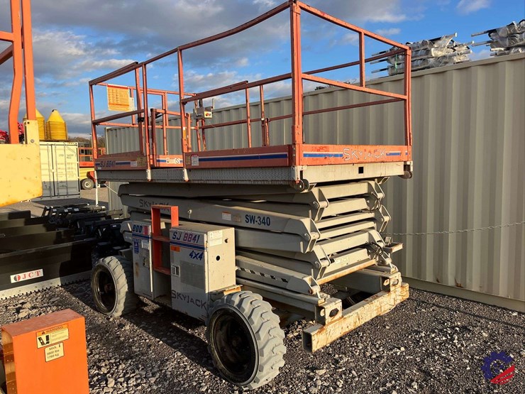 1999-skyjack-sj8841-/-41’-scissor-lift-image-1