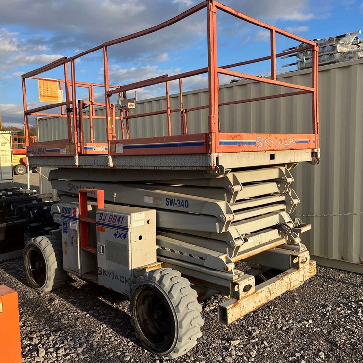 1999 SKYJACK SJ8841 / 41’ Scissor Lift