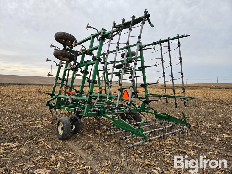 great-plains-series-vii-27'-wide-field-cultivator-image-7