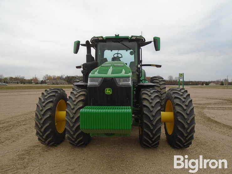 2023-john-deere-8r-370-image-2