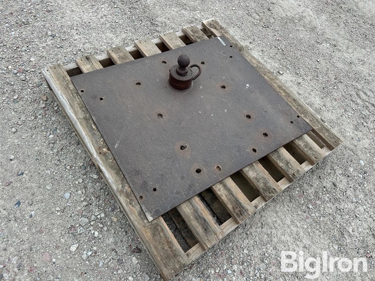 pickup-gooseneck-trailer-hitch-insert-image-5