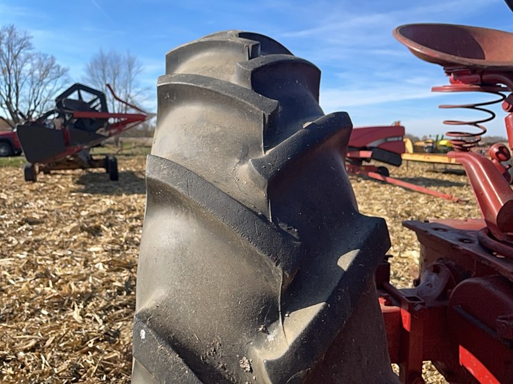 ih-farmall-h-tractor-image-11