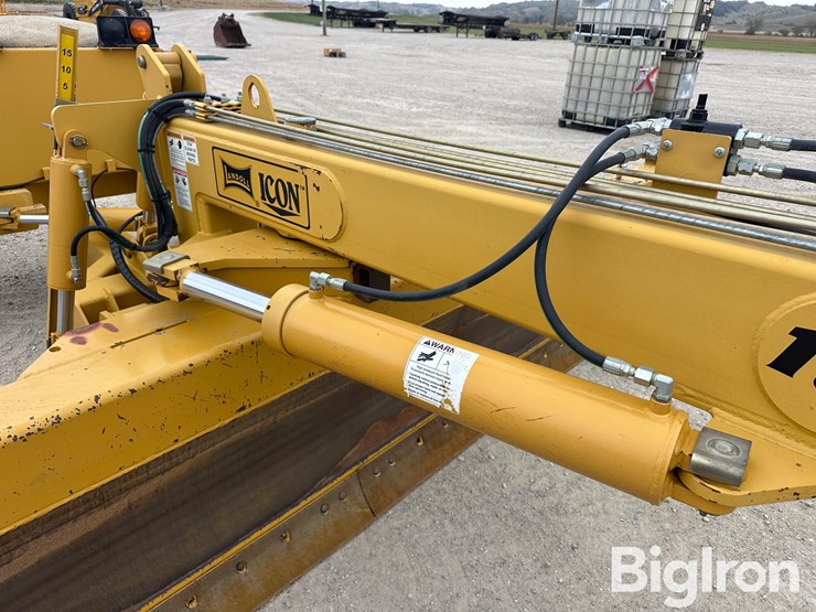 2016-landoll-1632rs-pull-type-grader/blade-image-16