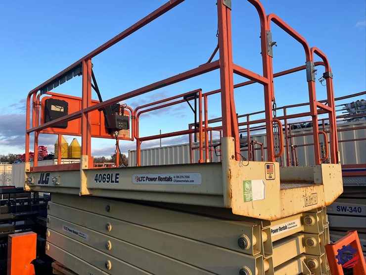 2021-jlg-4069le-image-31